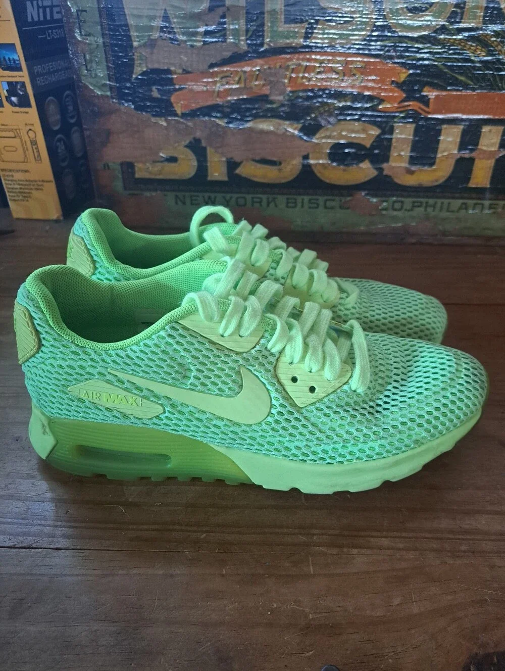 Nike WMNS Air Max 90 Ultra BR Sneakers Women's 7.5 Ghost/Electric Green 725061